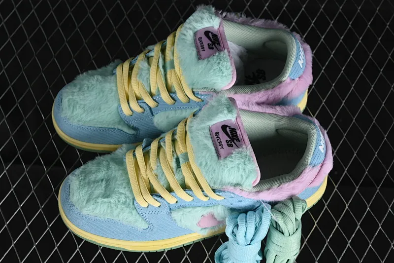 All Categories Nk SB Dunk Series Nk SB Dunk Low Low-top sneakers C version Verdy x Nk SB Dunk Low "Visty" joint model SB low-top casual sneakers FN6040-400